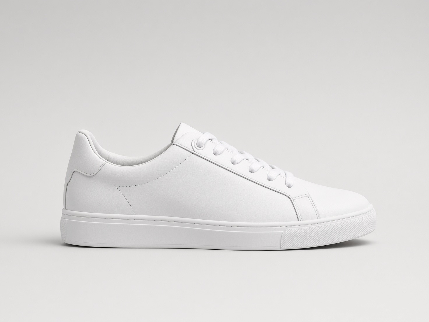 Studio packshot: the white sneaker in profile
